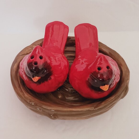 Red Cardinal Bird Salt Pepper Shakers Nest Tray - Picture 6 of 14